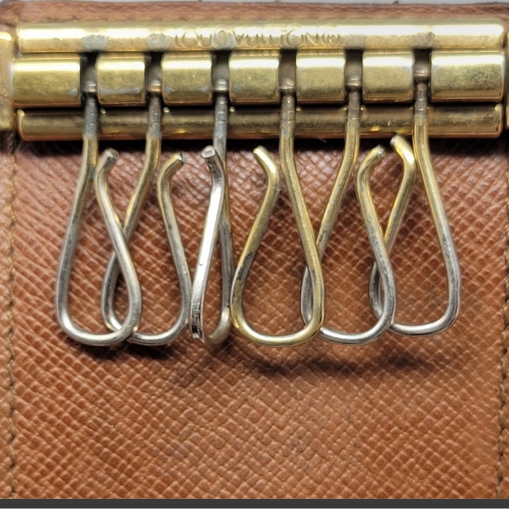 Louis Vuitton Monogram Keyholder - Picture 4 of 8